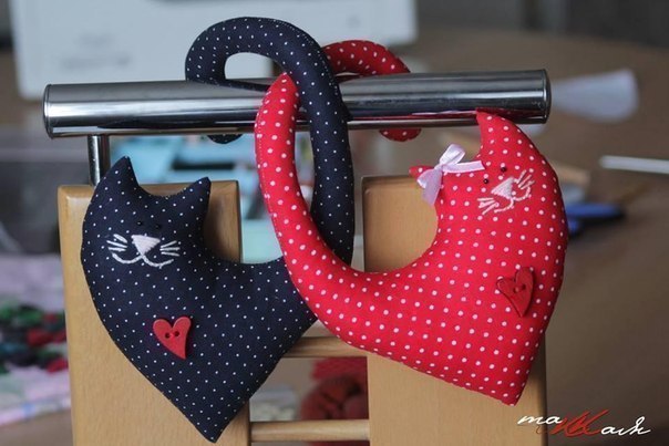 Кошки-сердечки на день Св. Валентина